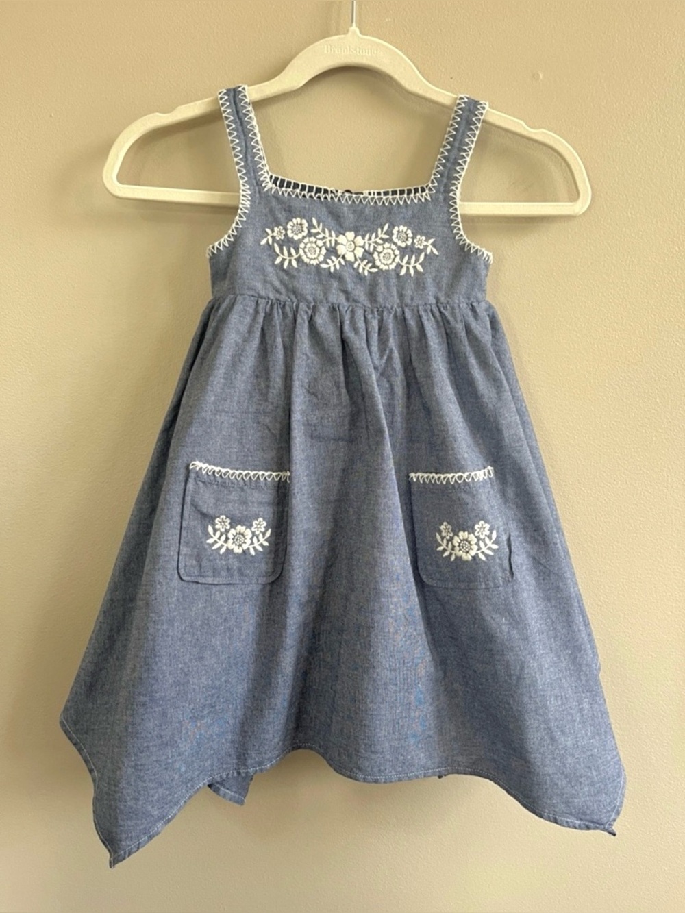 Arabella & Addison blue sleeveless dress with white embroidery size 5
